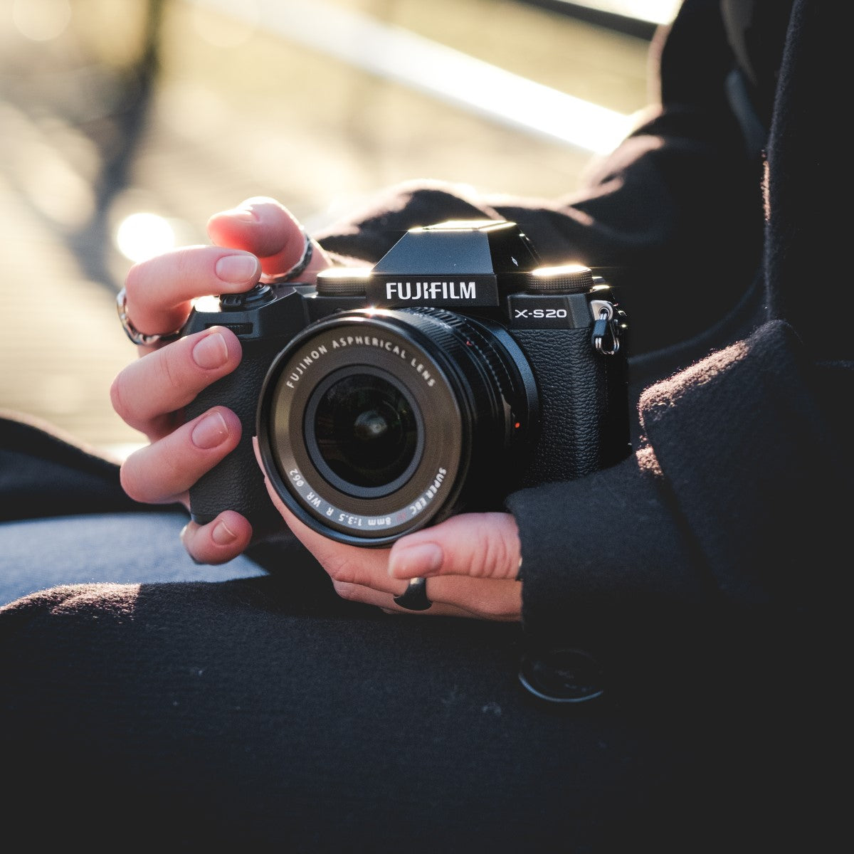 Fujifilm X-S20 กล้องดิจิทัล mirrorless ขนาดกระทัดรัด น้ำหนักเบา สามารถถ่ายได้ทั้งภาพนิ่ง และมีโหมด Vlog สามารถถ่าย Vlog ได้อย่างง่ายดาย